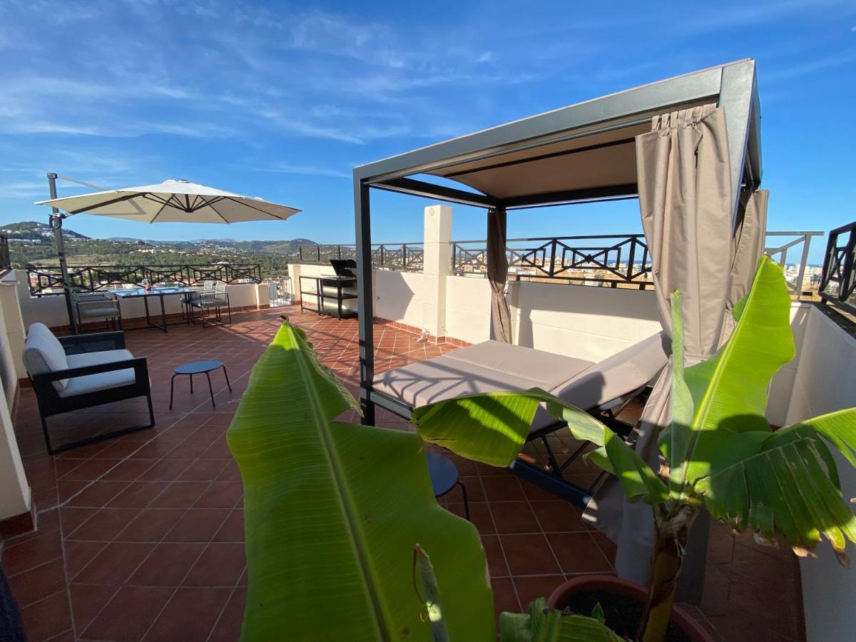 With Solarium/terrace. Appartement